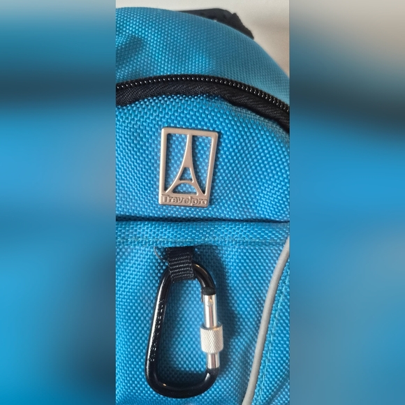 Aqua Travelpro Men's Backpack with Multiple Compartments - Picture 4 of 9